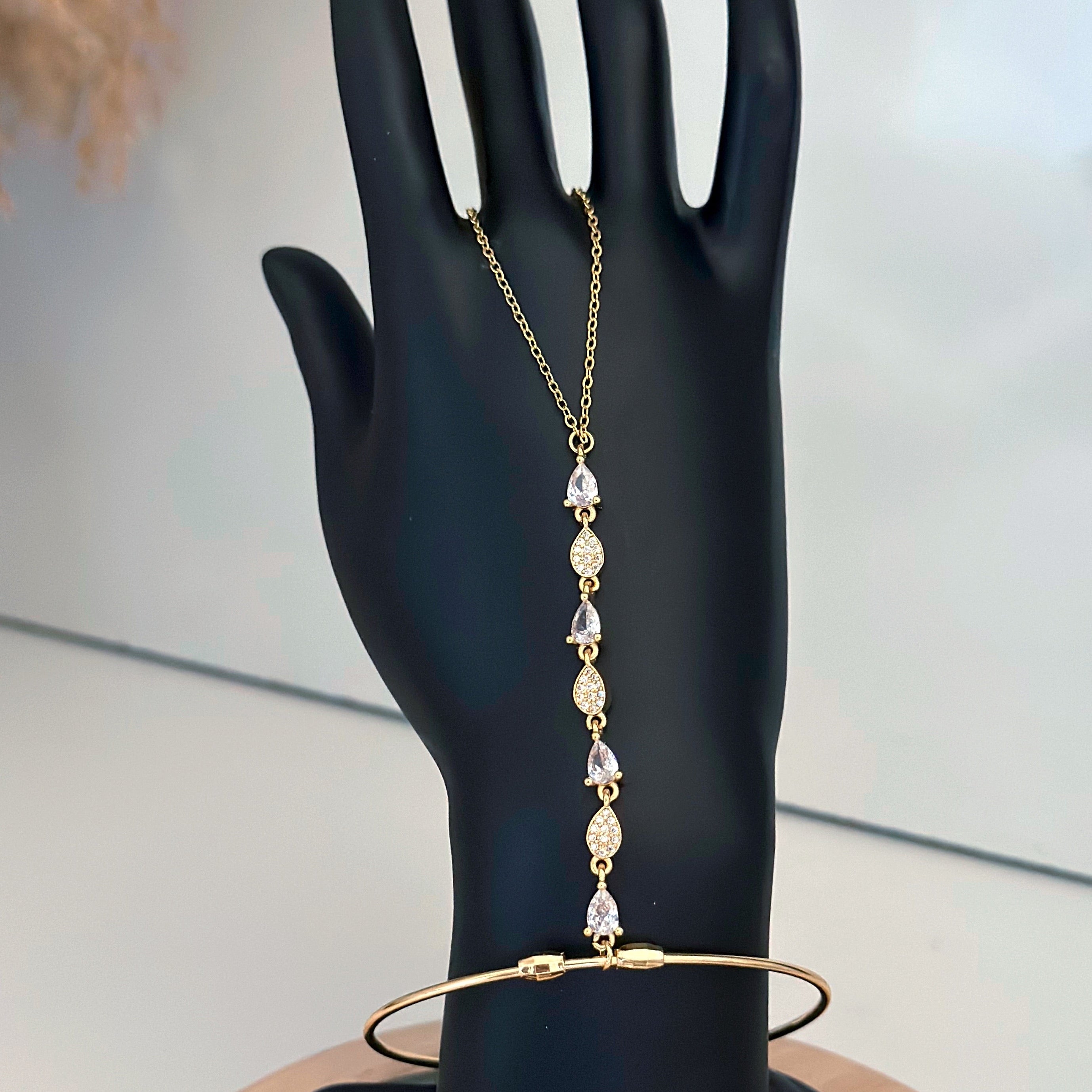Teardrop Handchain